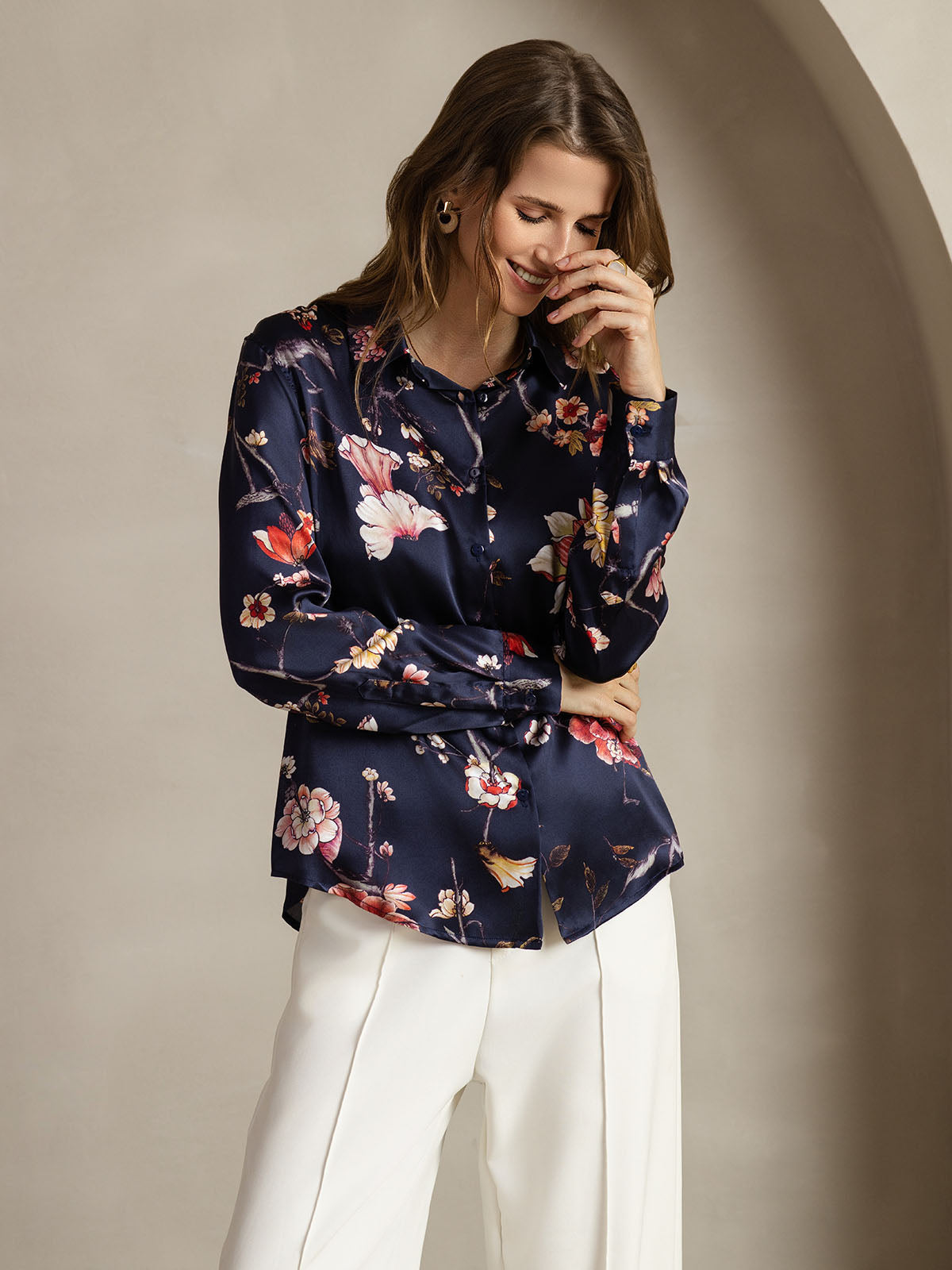 Camisa básica de cuello militar de seda de 19 momme