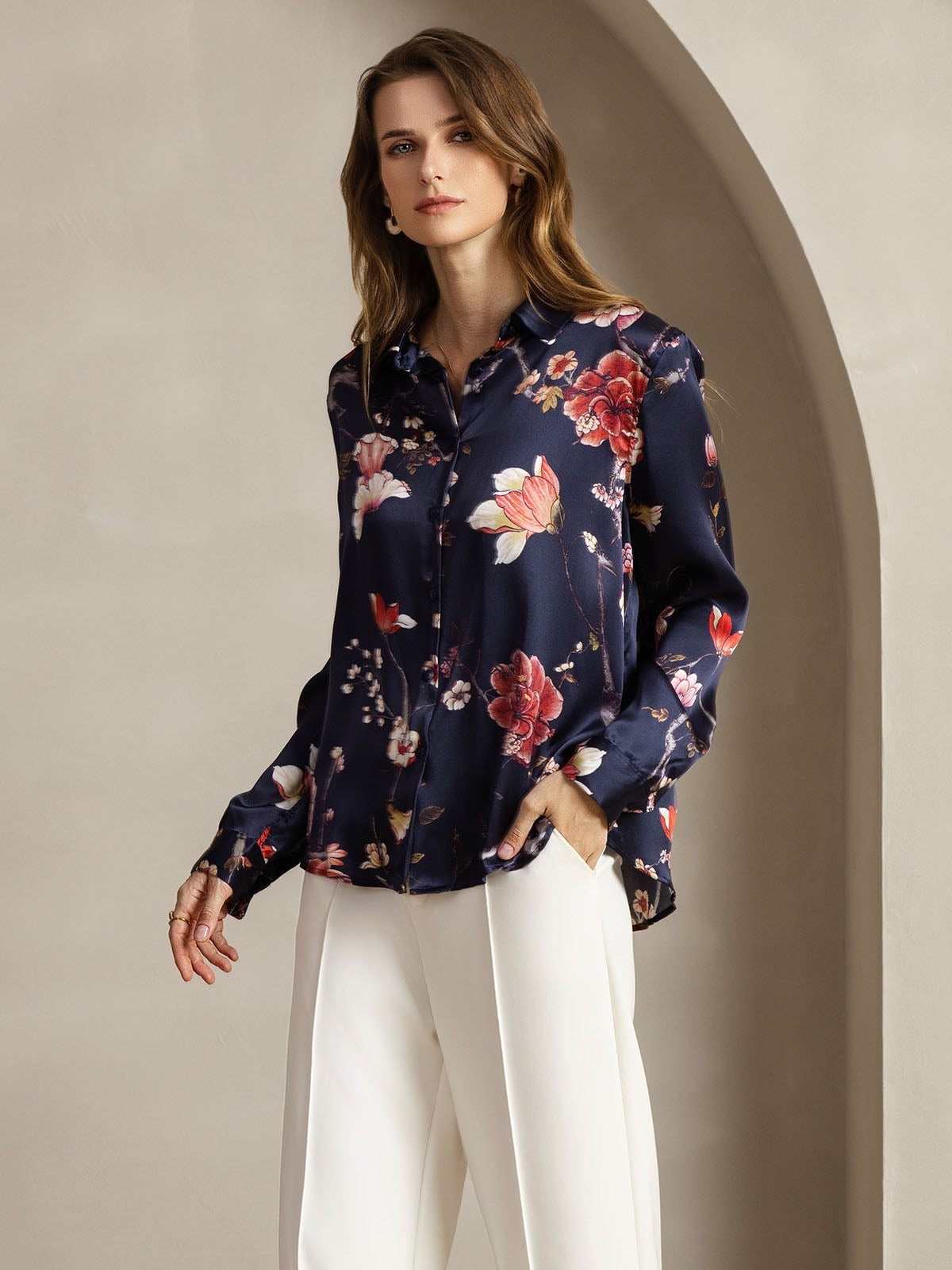 Camisa básica de cuello militar de seda de 19 momme