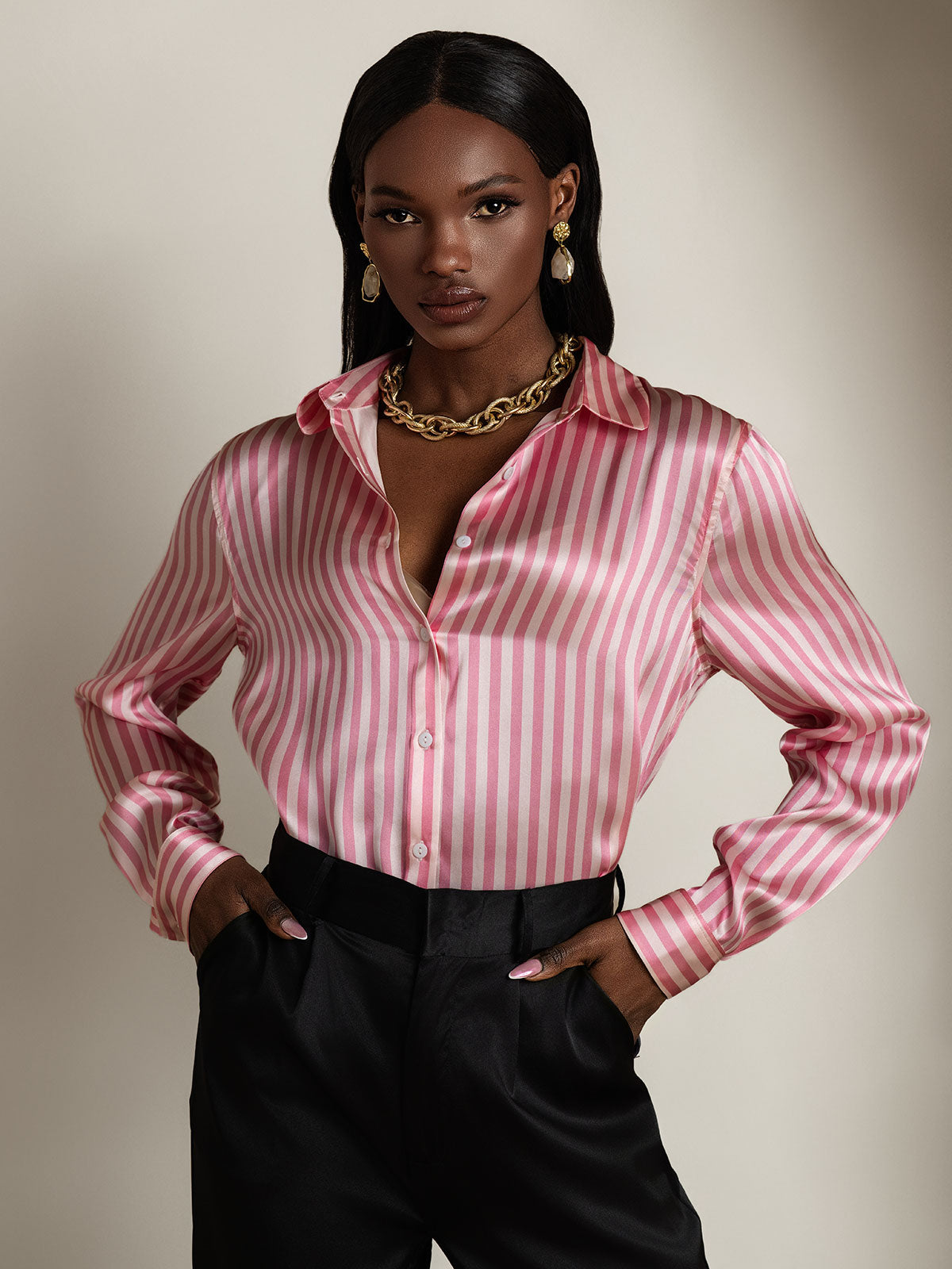 Camisa básica de cuello militar de seda de 19 momme