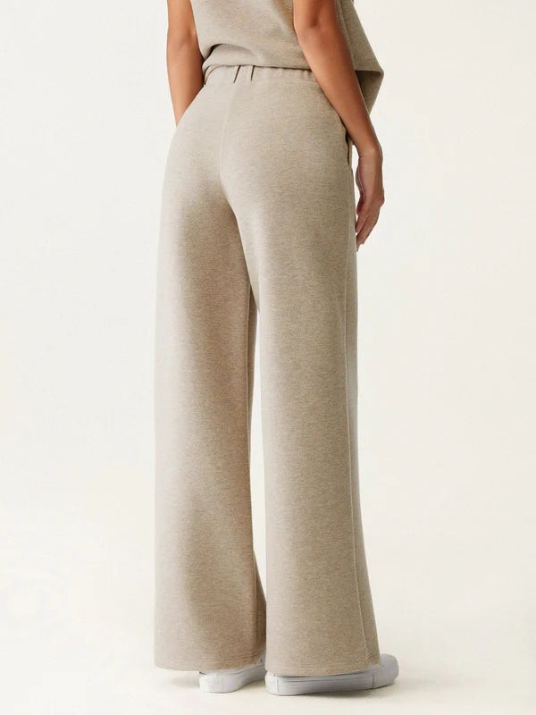 Pantalón recto de cintura alta y tiro alto