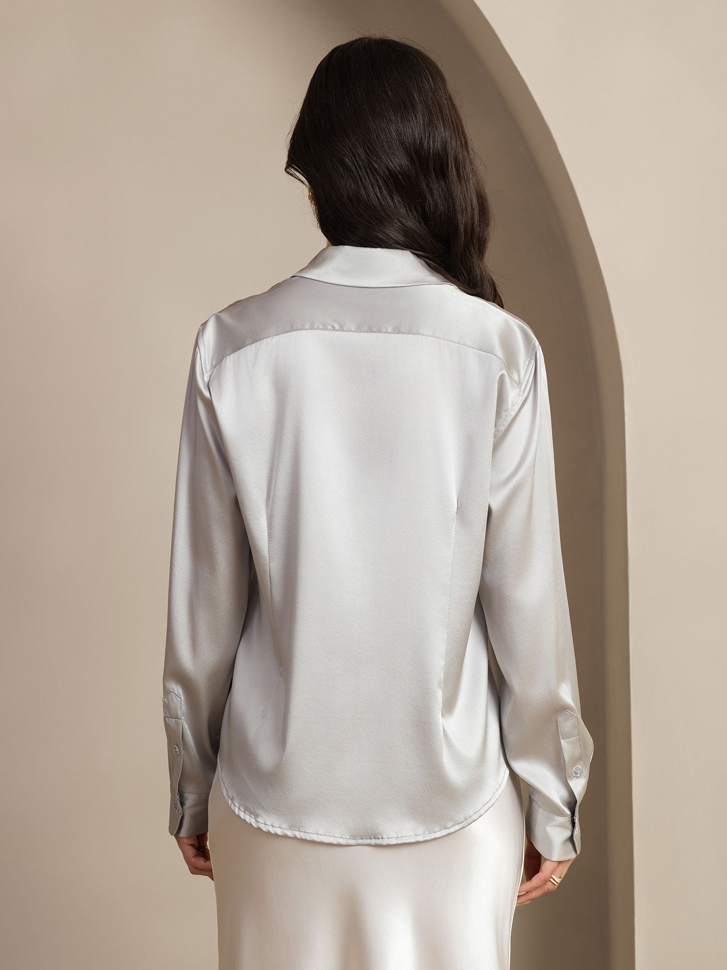 Camisa básica de cuello militar de seda de 19 momme