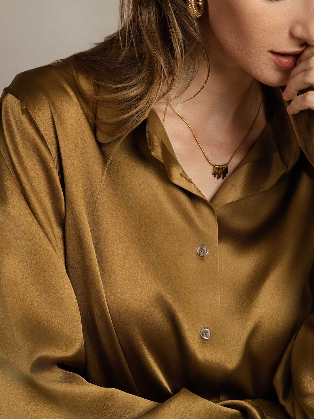 Camisa básica de cuello militar de seda de 19 momme