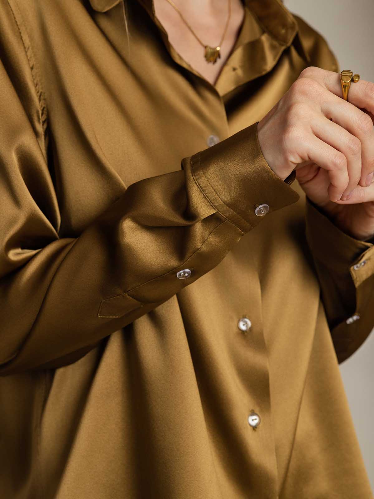 Camisa básica de cuello militar de seda de 19 momme