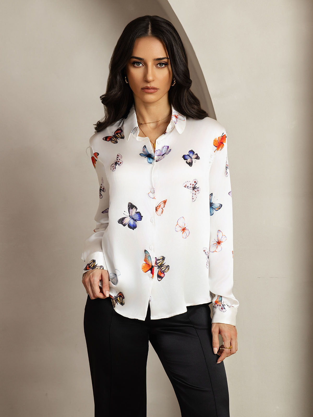 Camisa básica de cuello militar de seda de 19 momme