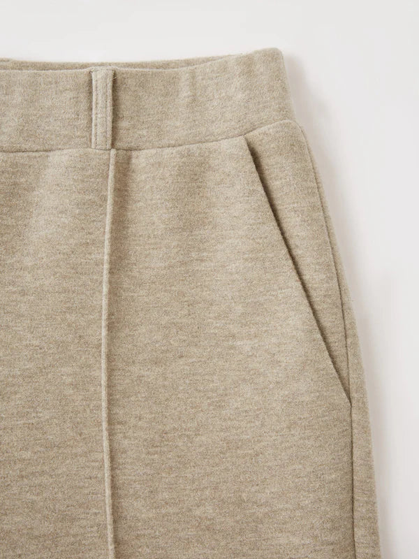 Pantalón recto de cintura alta y tiro alto