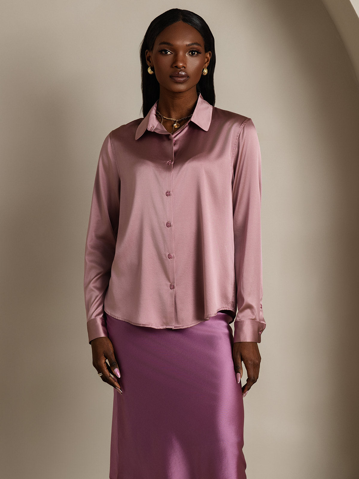 Camisa básica de cuello militar de seda de 19 momme