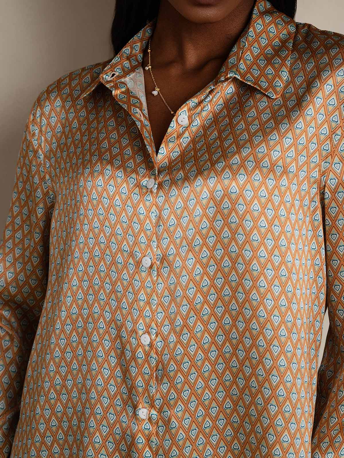 Camisa básica de cuello militar de seda de 19 momme