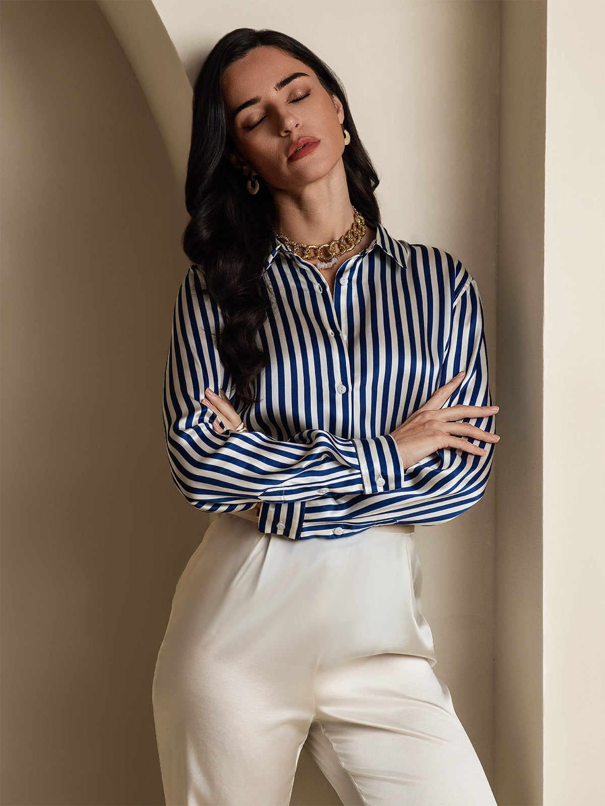 Camisa básica de cuello militar de seda de 19 momme
