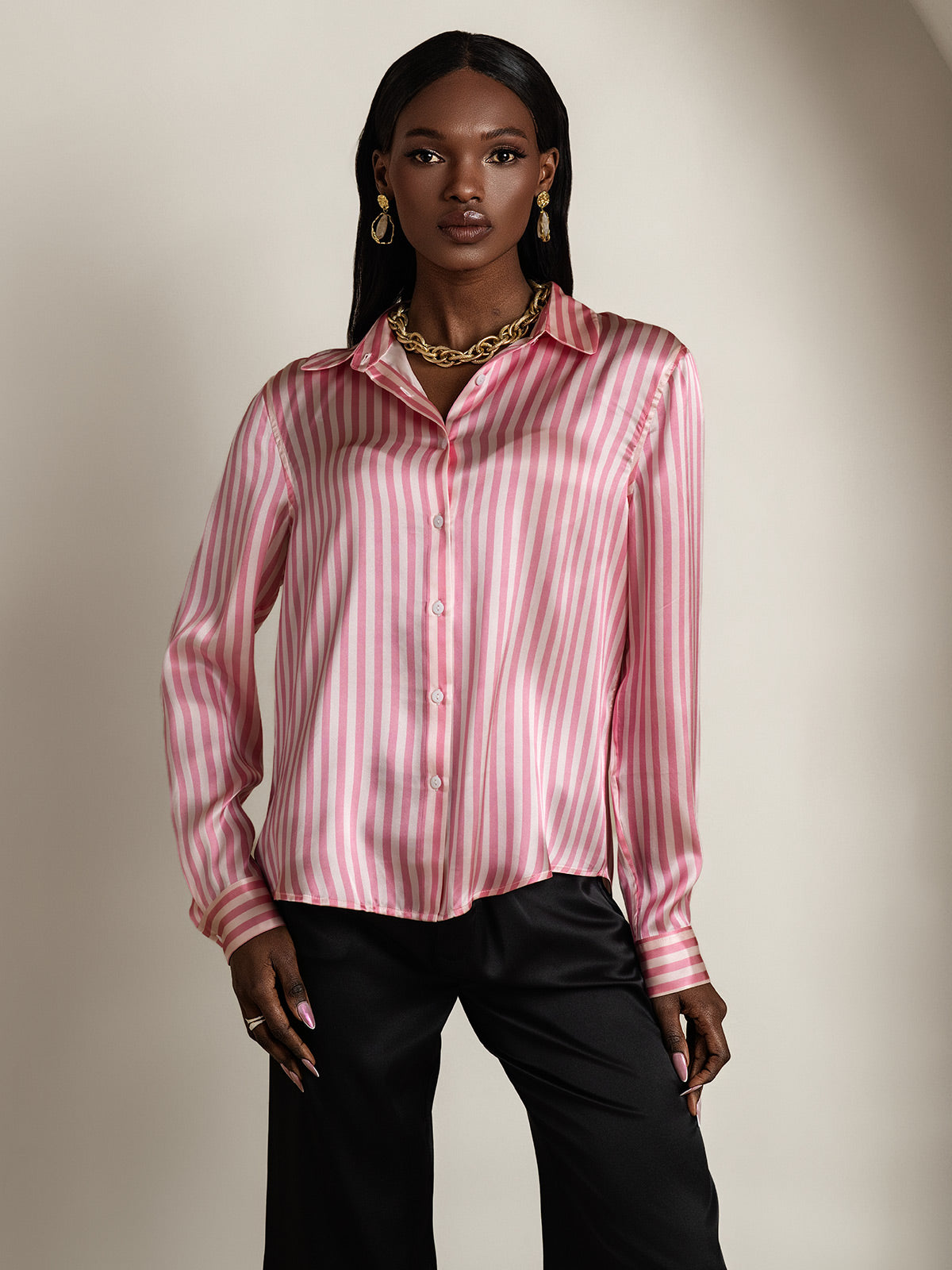 Camisa básica de cuello militar de seda de 19 momme
