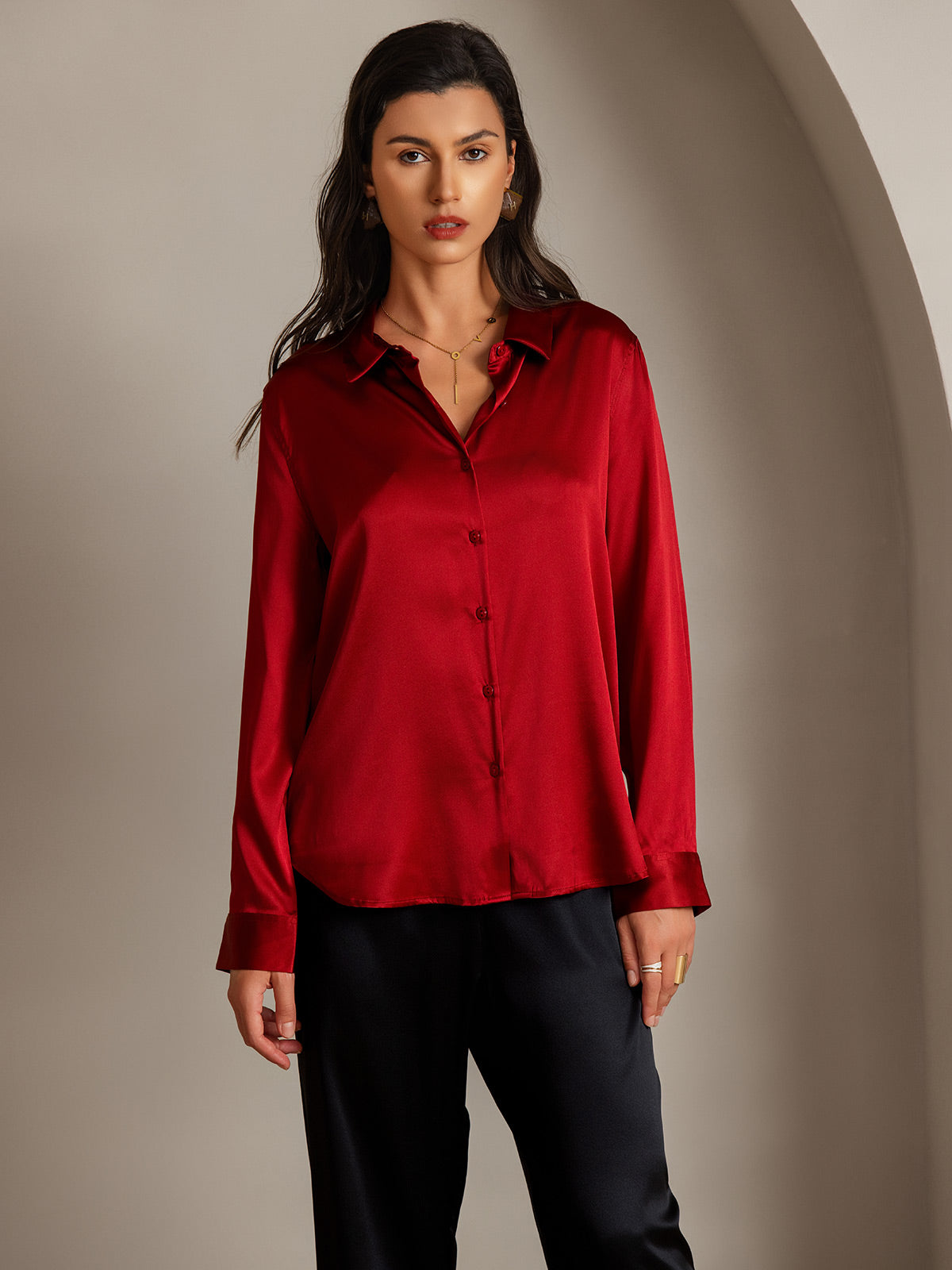 Camisa básica de cuello militar de seda de 19 momme
