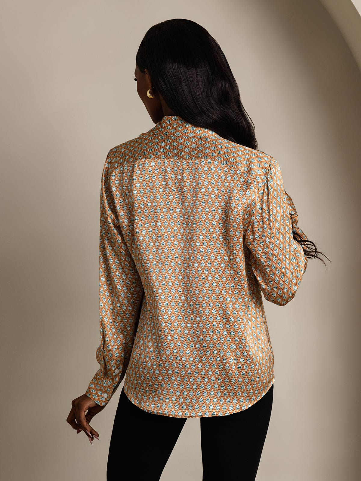 Camisa básica de cuello militar de seda de 19 momme