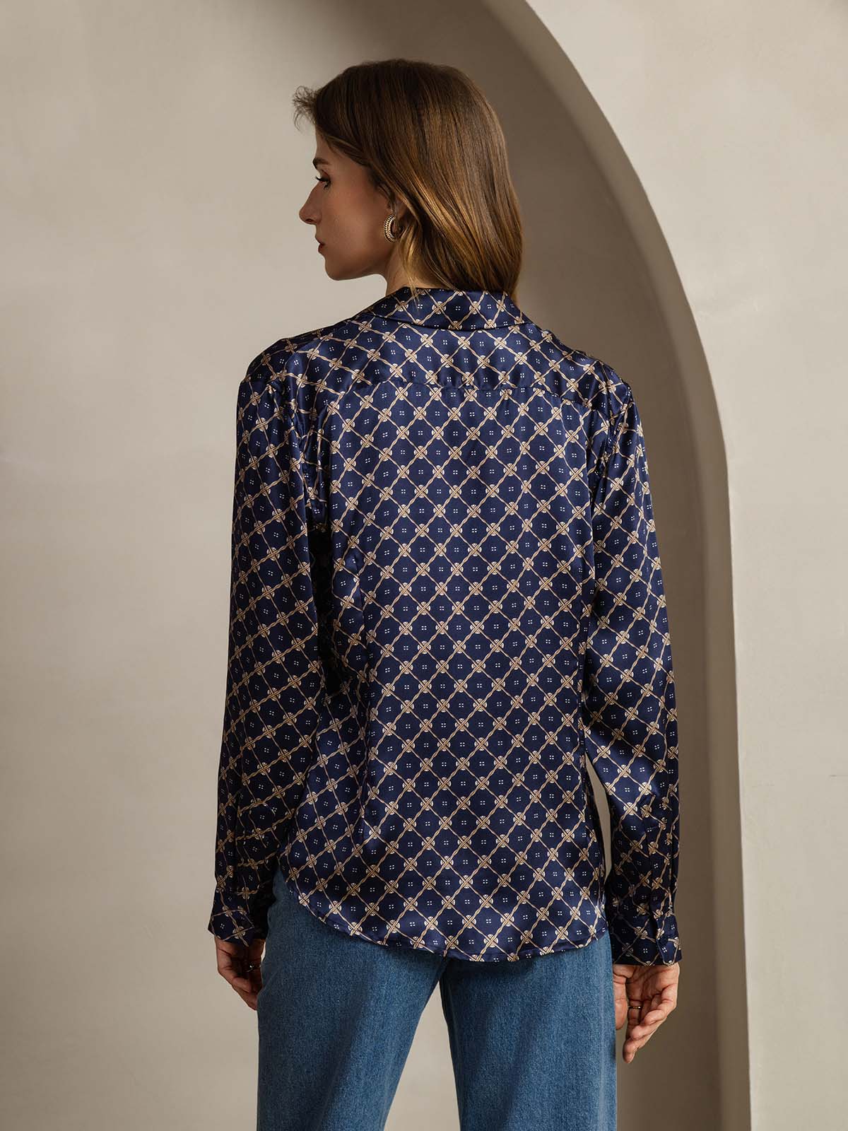 Camisa básica de cuello militar de seda de 19 momme