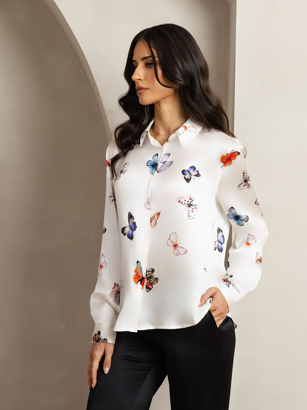 Camisa básica de cuello militar de seda de 19 momme