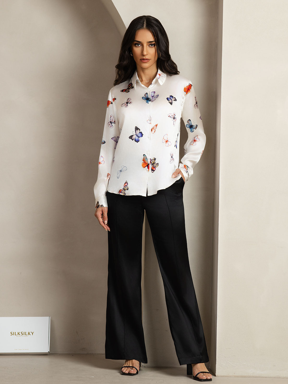 Camisa básica de cuello militar de seda de 19 momme