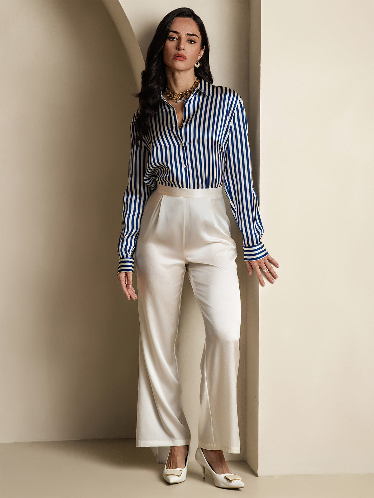 Camisa básica de cuello militar de seda de 19 momme