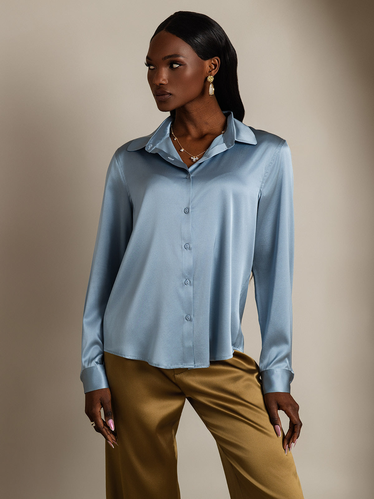 Camisa básica de cuello militar de seda de 19 momme