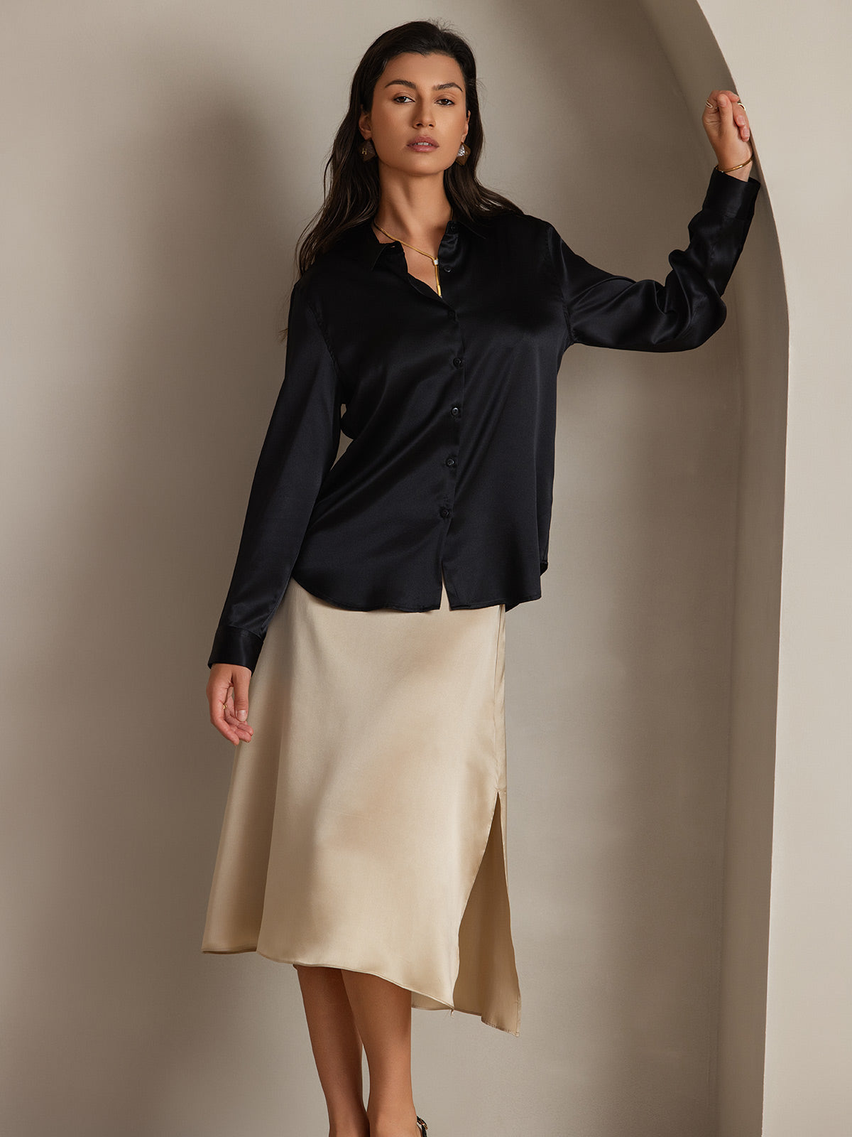 Camisa básica de cuello militar de seda de 19 momme
