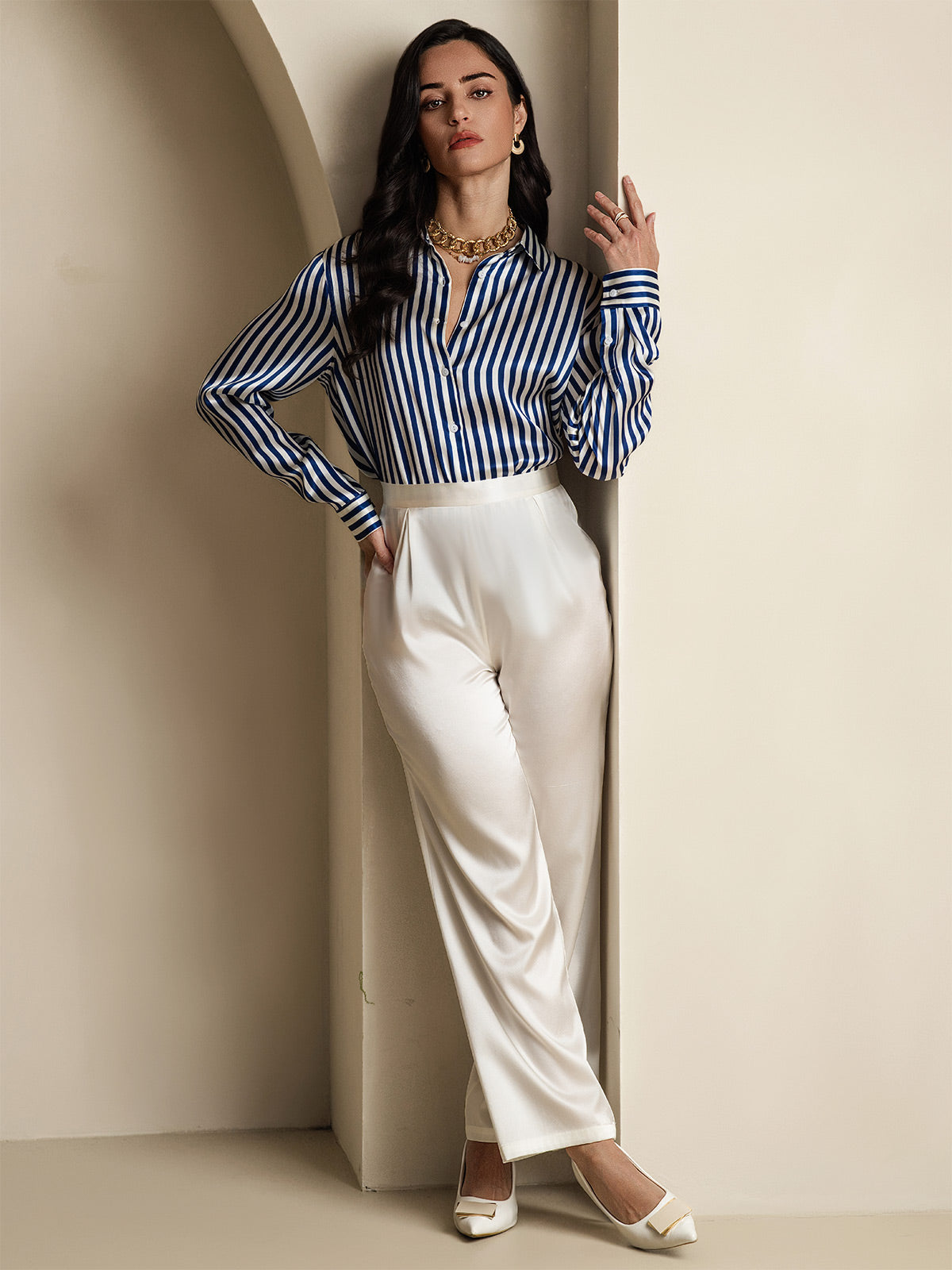 Camisa básica de cuello militar de seda de 19 momme