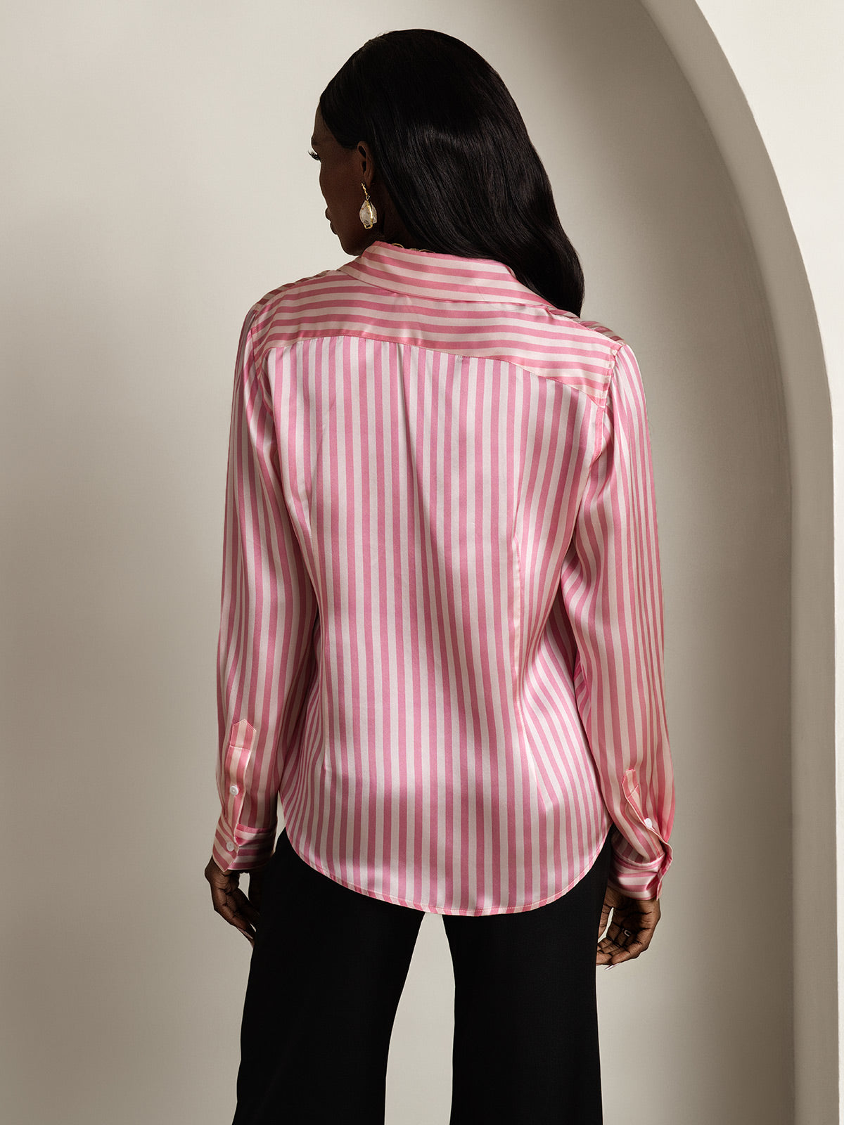 Camisa básica de cuello militar de seda de 19 momme