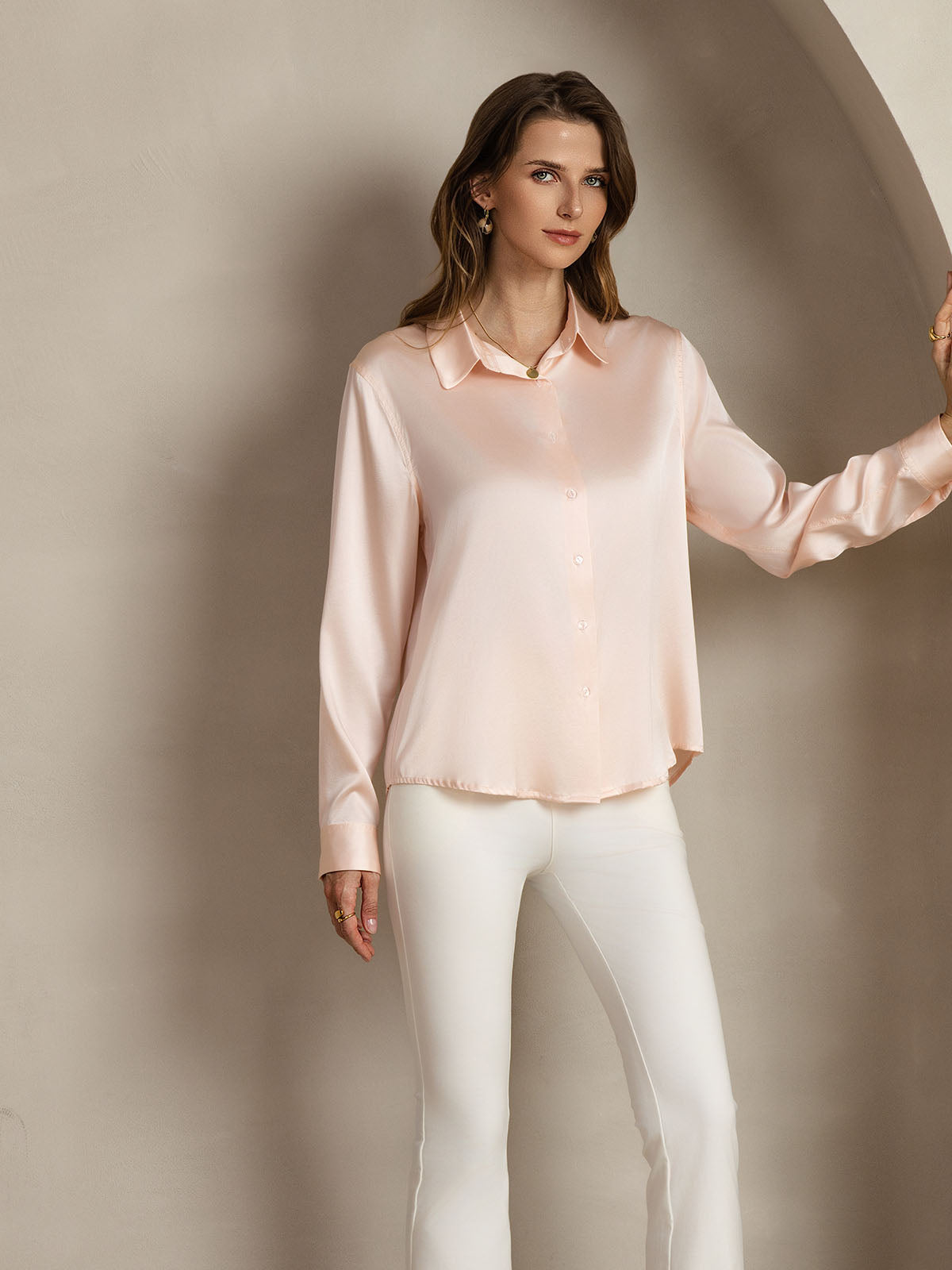 Camisa básica de cuello militar de seda de 19 momme