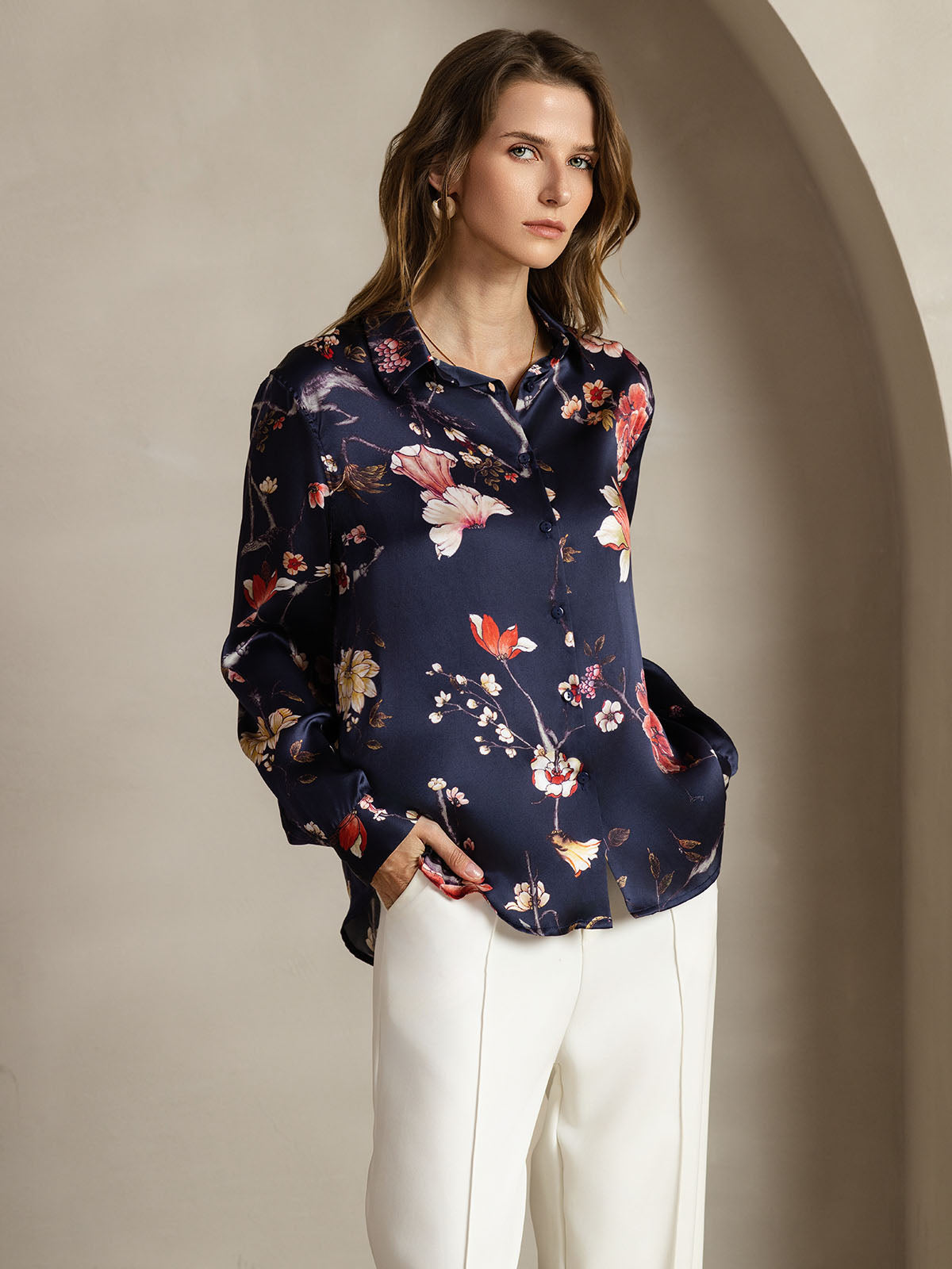 Camisa básica de cuello militar de seda de 19 momme